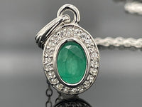 KETTE MIT ANHÄNGER AUS 925/- SILBER PLATINIERT MIT SAKOTA SMARAGD & ZIRKON