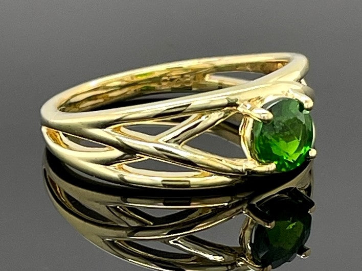 RING AUS 925/- SILBER VERGOLDET MIT CHROMDIOPSID (ca. 0,45 ct.)