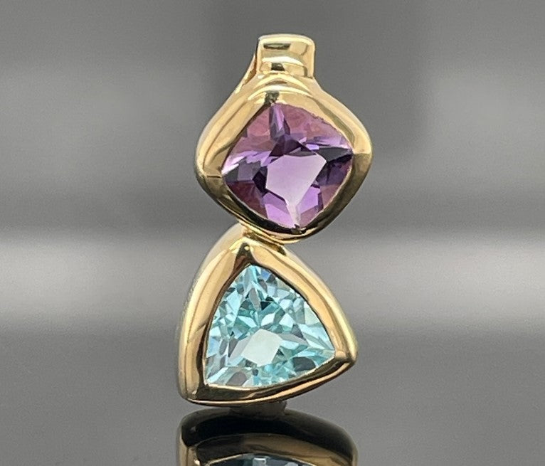 ANHÄNGER AUS 375/- GELBGOLD MIT AMETHYST & BLAUTOPAS