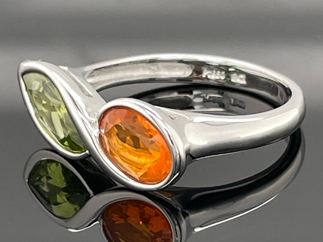 RING AUS 950/- PLATIN MIT PERIDOT & FEUEROPAL