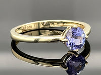 RING AUS 375/- GELBGOLD MIT TANSANIT (CA.0,81 ct.)