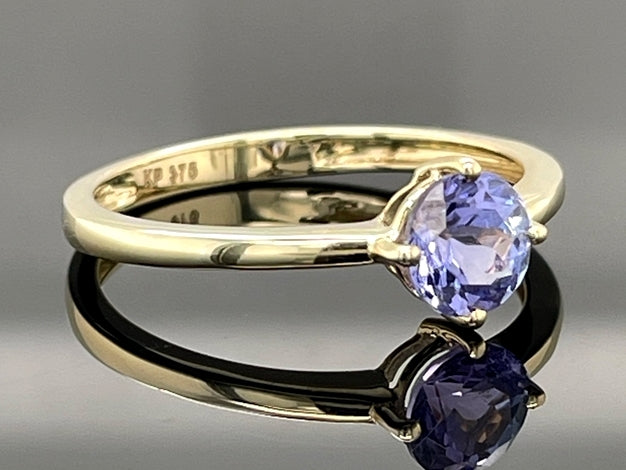 RING AUS 375/- GELBGOLD MIT TANSANIT (CA.0,81 ct.)