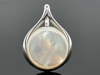 ANHÄNGER AUS 925/- SILBER RHODINIERT MIT PERLMUTT