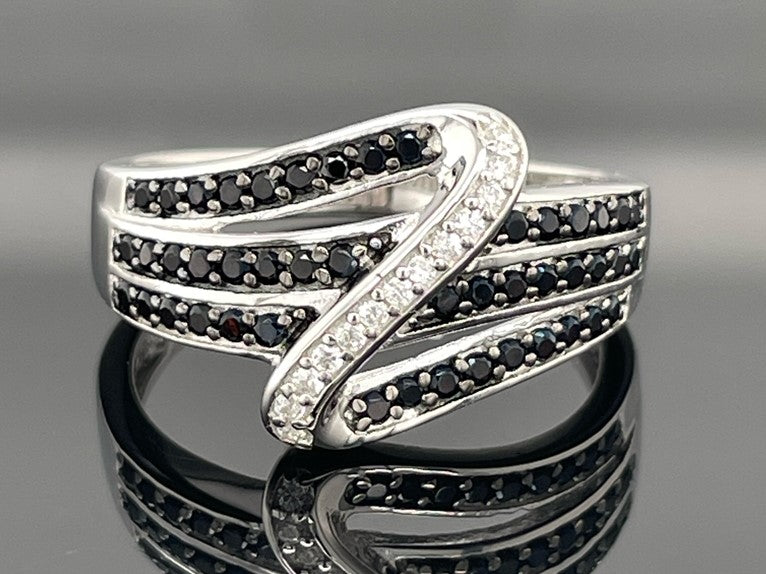 RING AUS 925/- SILBER RHODINIERT MIT ZIRKONIA