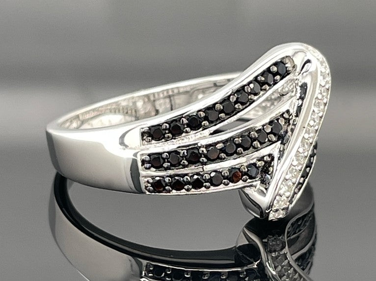 RING AUS 925/- SILBER RHODINIERT MIT ZIRKONIA