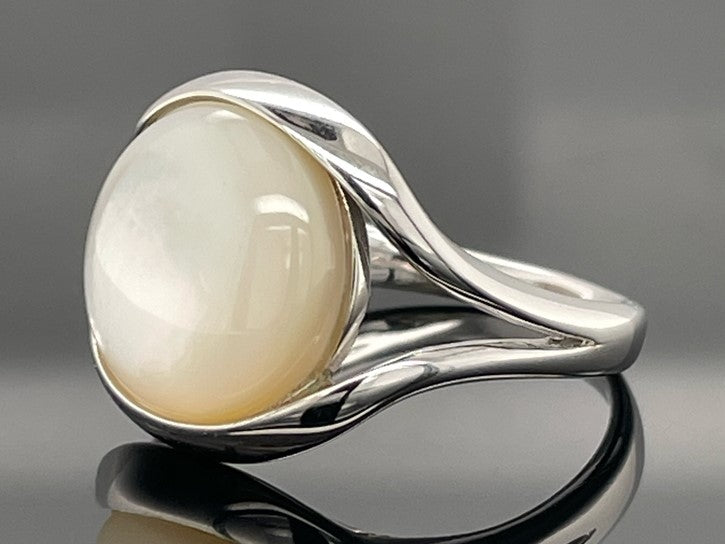 RING AUS 925/- SILBER RHODINIERT MIT PERLMUTT