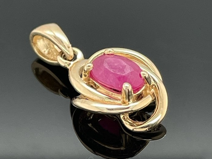 ANHÄNGER AUS 585/- GELBGOLD MIT RUBIN