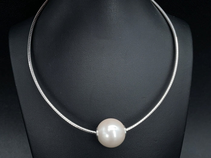 OMEGAREIF & GLEITER AUS 925/- SILBER RHODINIERT MIT MUSCHELKERNPERLE