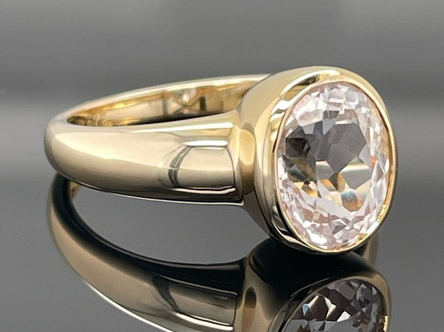 RING AUS 375/- GELBGOLD MIT KUNZIT (CA. 3,15 ct.)