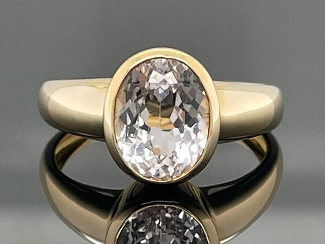 RING AUS 375/- GELBGOLD MIT KUNZIT (CA. 3,15 ct.)