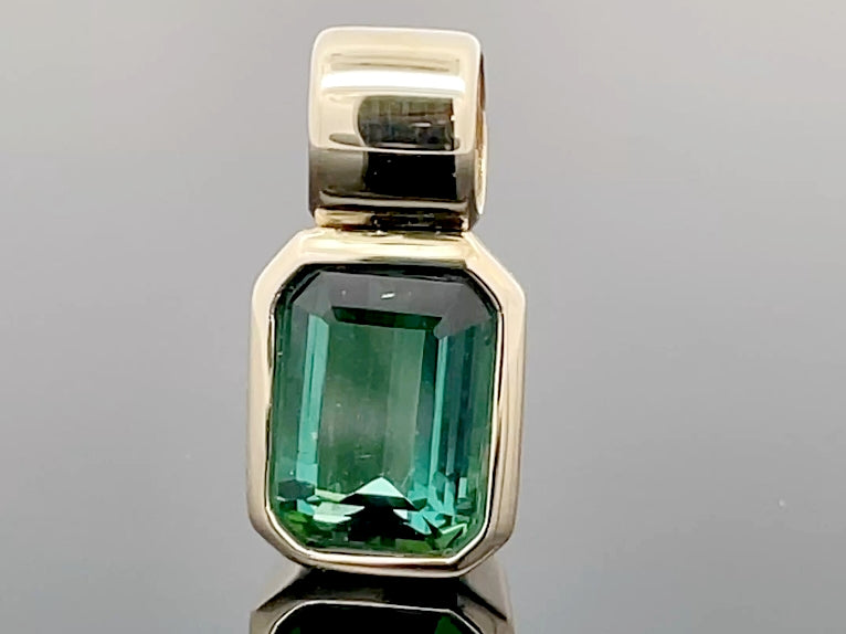 ANHÄNGER AUS 375/- GELBGOLD MIT GOLKONDA TURMALIN (CA. 1,10 ct.)