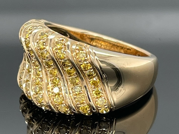 RING AUS 375/- GELBGOLD MIT BRILLANT BEH.(GES. CA. 1,00 ct.)