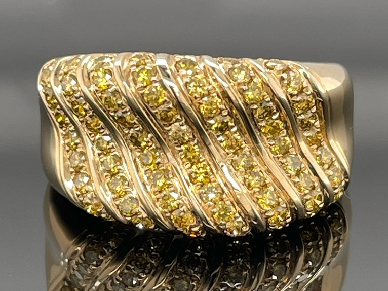 RING AUS 375/- GELBGOLD MIT BRILLANT BEH.(GES. CA. 1,00 ct.)