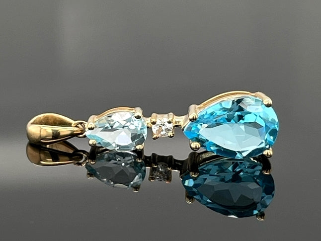 ANHÄNGER AUS 375/- GELBGOLD MIT BLAUTOPAS BEH. & ZIRKON