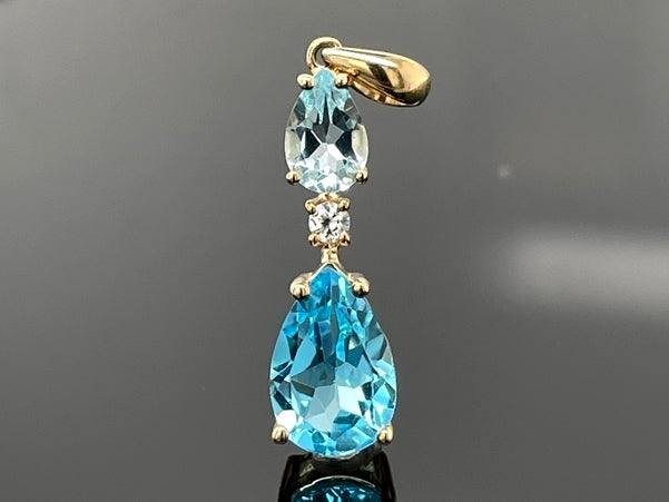 ANHÄNGER AUS 375/- GELBGOLD MIT BLAUTOPAS BEH. & ZIRKON