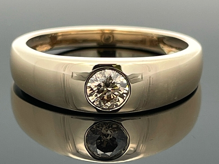RING AUS 375/- GELBGOLD mit Brillant