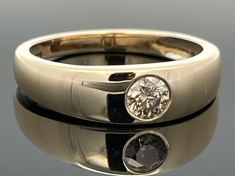 RING AUS 375/- GELBGOLD mit Brillant