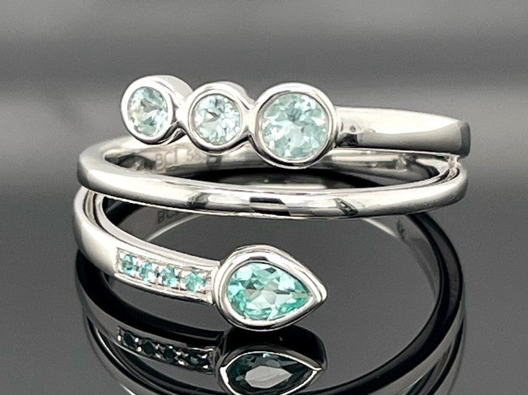 RING GR.17 (53) AUS 585/- WEIßGOLD MIT PARAIBA-TURMALIN (GES. CA.0,340 ct.)