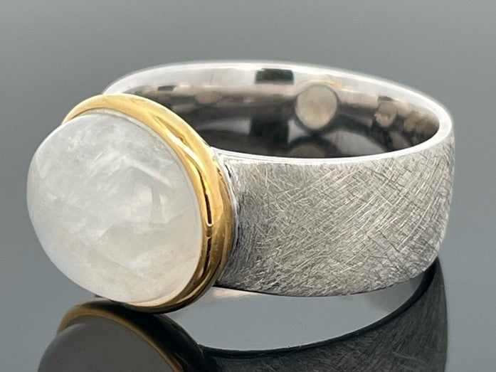 RING AUS 925/- SILBER RHODINIERT/VERGOLDET MIT RAINBOW MONDSTEIN (ca.3,6 ct.)