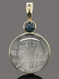 ANHÄNGER AUS 375/- GELBGOLD MIT METEORIT/BERGKRISTALL-DUBL. BEH. & STERNSAPHIR BEH.