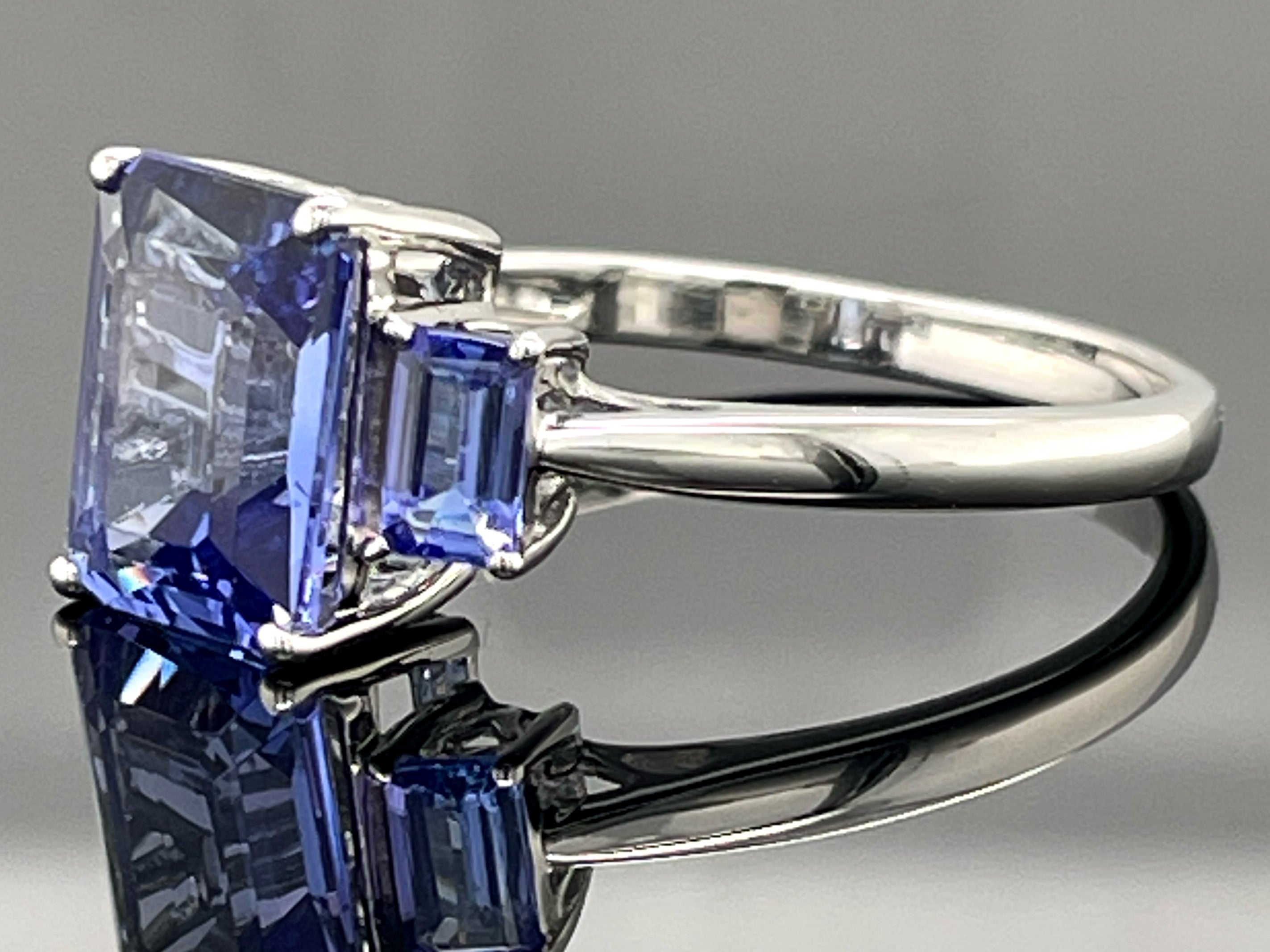 RING AUS 950/- PLATIN MIT TANSANIT