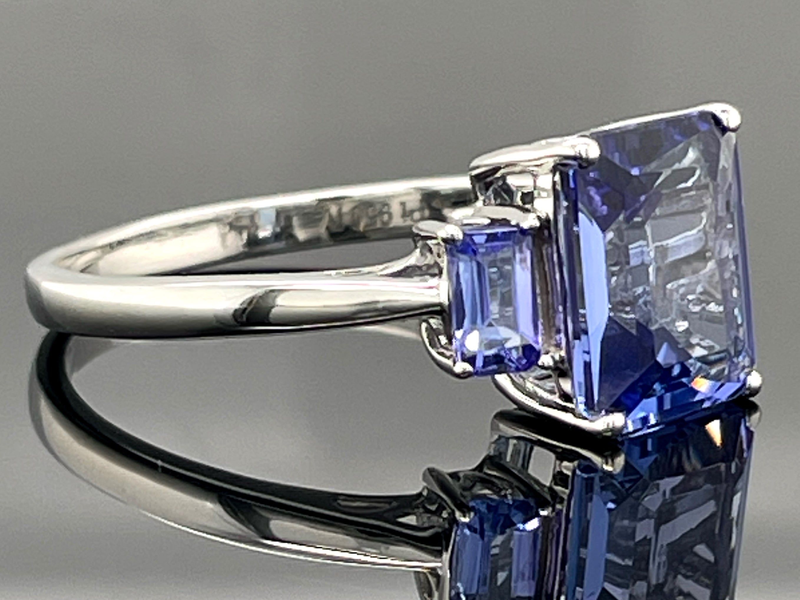 RING AUS 950/- PLATIN MIT TANSANIT