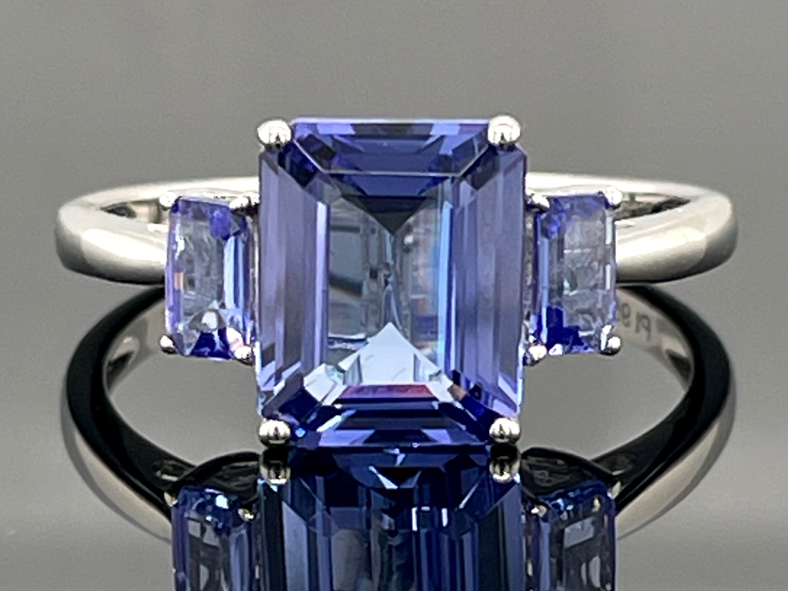 RING AUS 950/- PLATIN MIT TANSANIT