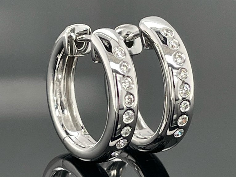 CREOLEN AUS 585/- WEIßGOLD MIT BRILLANTEN SI (GES. CA. 0,24 ct.)