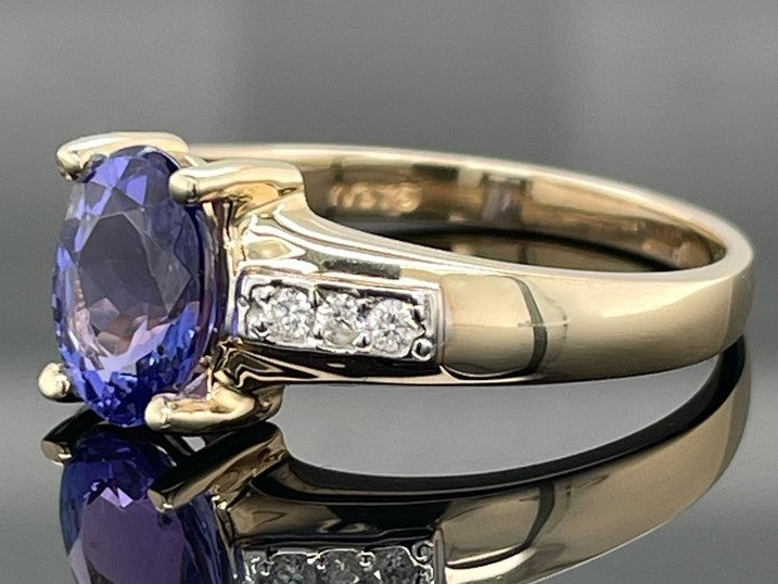 RING AUS 375/- GELBGOLD MIT TANSANIT AAAA & BRILLANTEN (GES.CA. 1,56ct.)