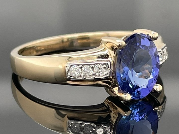 RING AUS 375/- GELBGOLD MIT TANSANIT AAAA & BRILLANTEN (GES.CA. 1,56ct.)