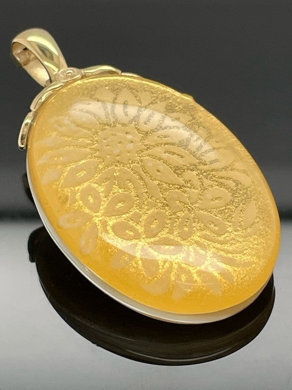 CLIP ANHÄNGER AUS 375/- GELBGOLD MIT BERGKRISTALL/BLATTGOLD-DUBL. BEH.