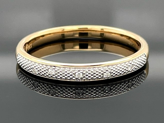RING AUS 375/- GELBGOLD MIT BRILLANTEN SI  (GES. CA. 0,03 ct.)