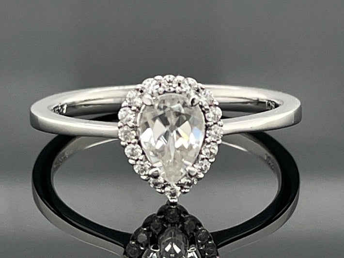 RING AUS 925/- SILBER RHODINIERT MIT ZIRKON (CA. 1,032 ct.)