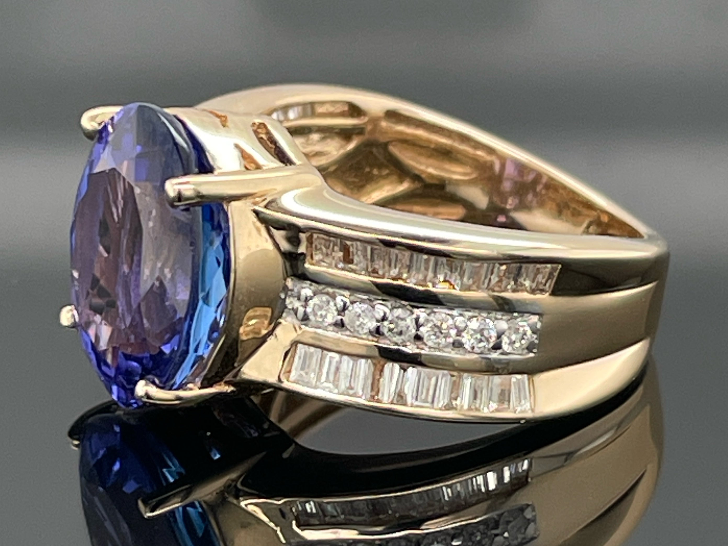 RING GR.16 (50) AUS 585/- GELBGOLD MIT TANSANIT AAAAA & BRILLANTEN (GES. CA. 0,55ct.)