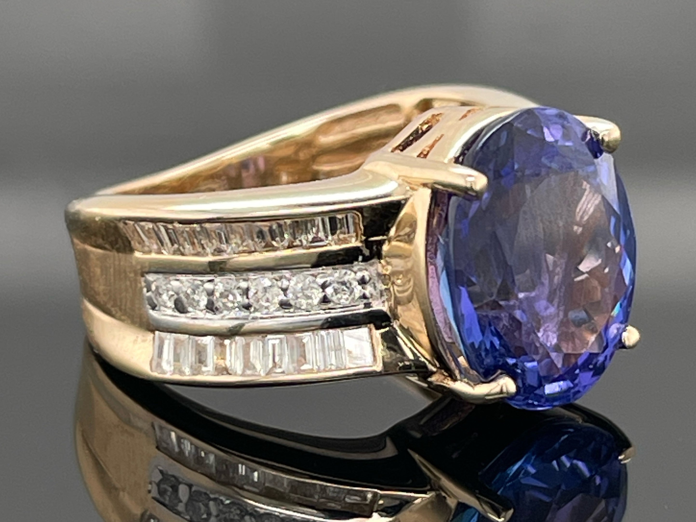 RING GR.16 (50) AUS 585/- GELBGOLD MIT TANSANIT AAAAA & BRILLANTEN (GES. CA. 0,55ct.)