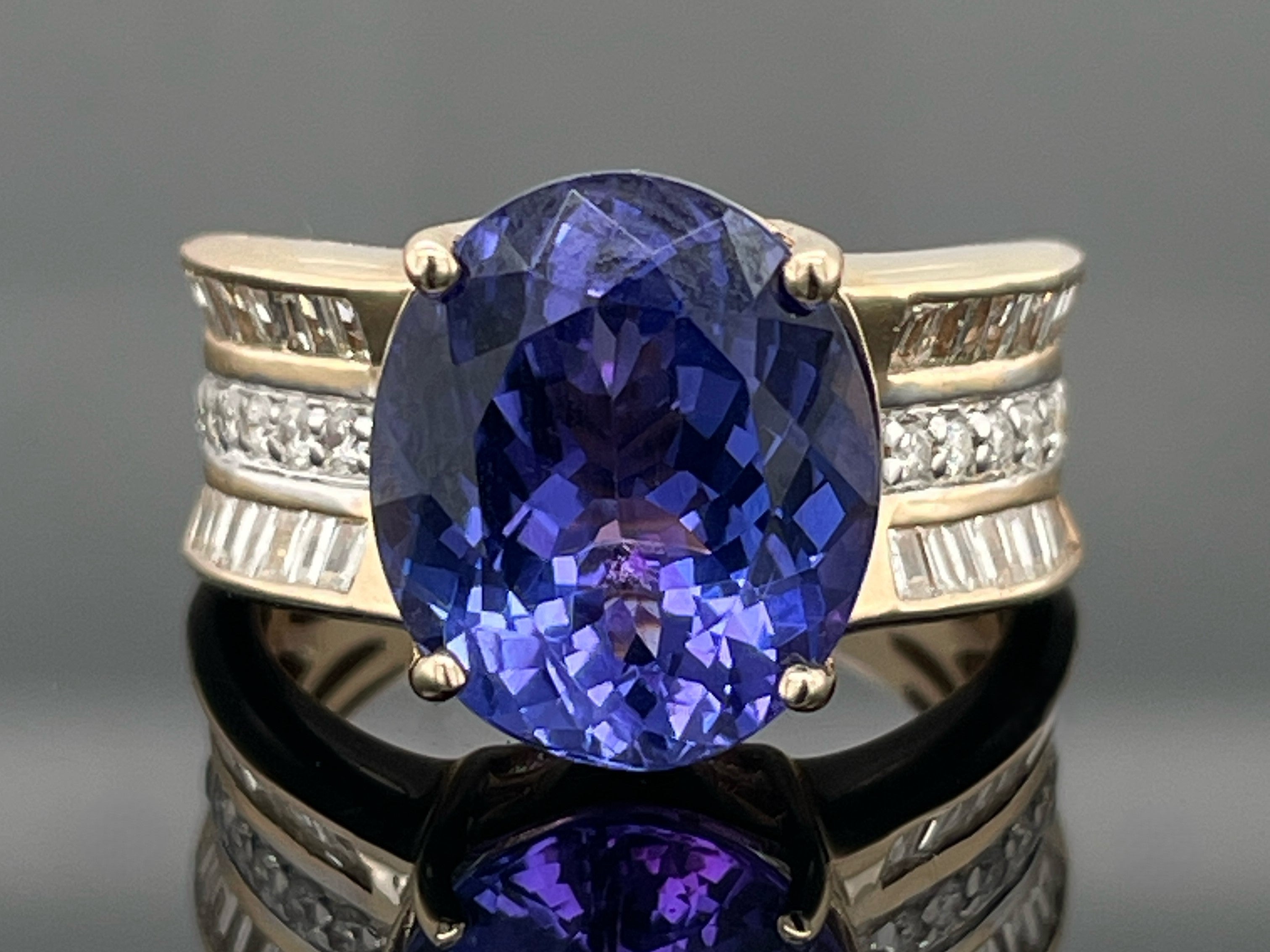 RING GR.16 (50) AUS 585/- GELBGOLD MIT TANSANIT AAAAA & BRILLANTEN (GES. CA. 0,55ct.)