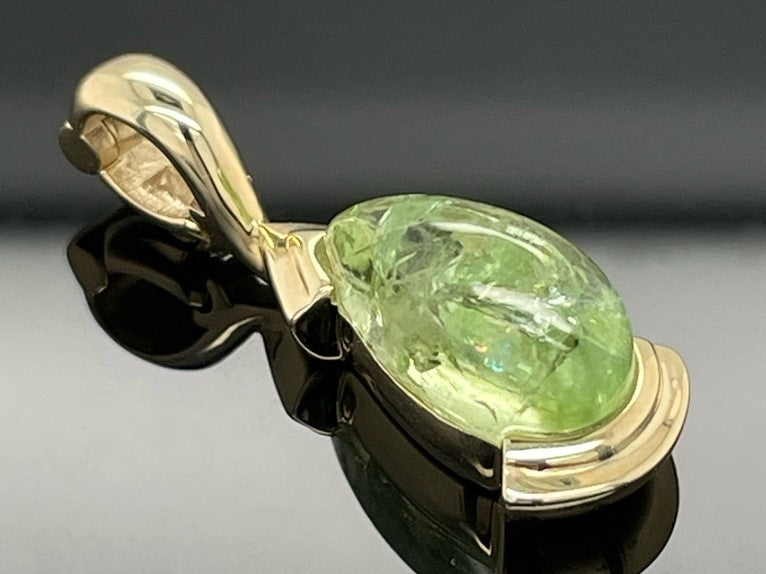 CLIP-ANHÄNGER AUS 375/- GELBGOLD MIT TURMALIN (CA. 2,50 ct.)