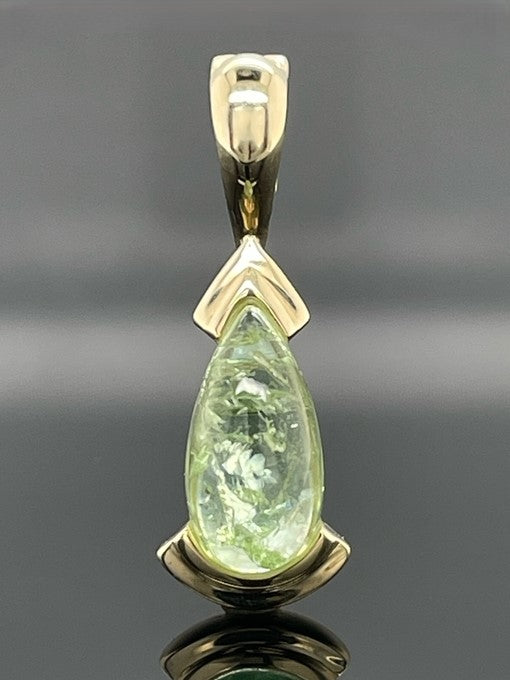 CLIP-ANHÄNGER AUS 375/- GELBGOLD MIT TURMALIN (CA. 2,50 ct.)