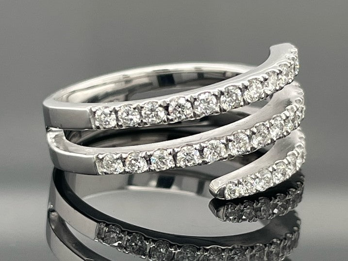 RING AUS 585/- WEIßGOLD MIT DIAMANTEN SI ( GES.CA.0,86 ct.)