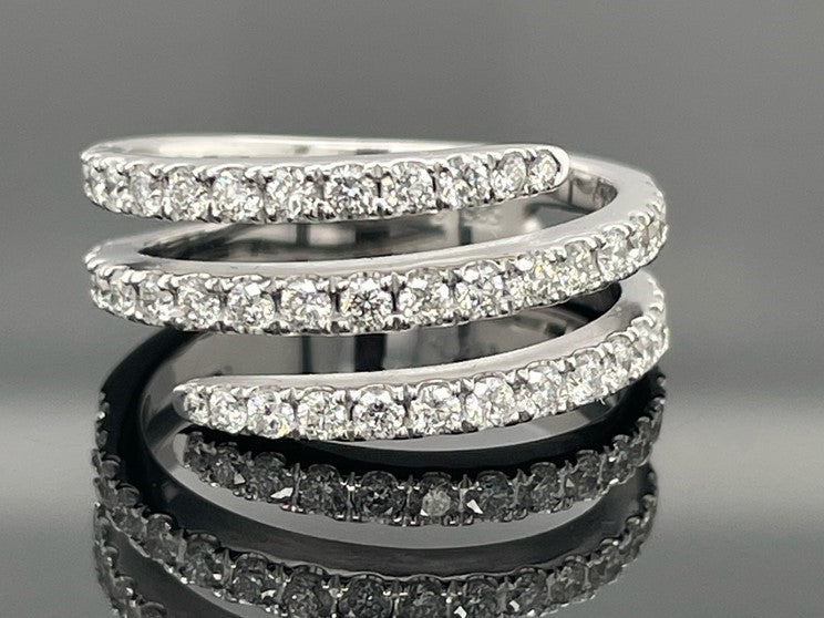 RING AUS 585/- WEIßGOLD MIT DIAMANTEN SI ( GES.CA.0,86 ct.)