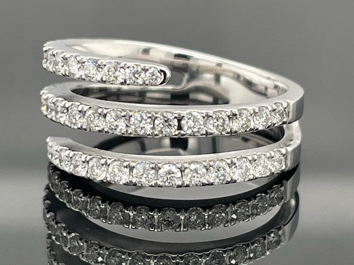 RING AUS 585/- WEIßGOLD MIT DIAMANTEN SI ( GES.CA.0,86 ct.)
