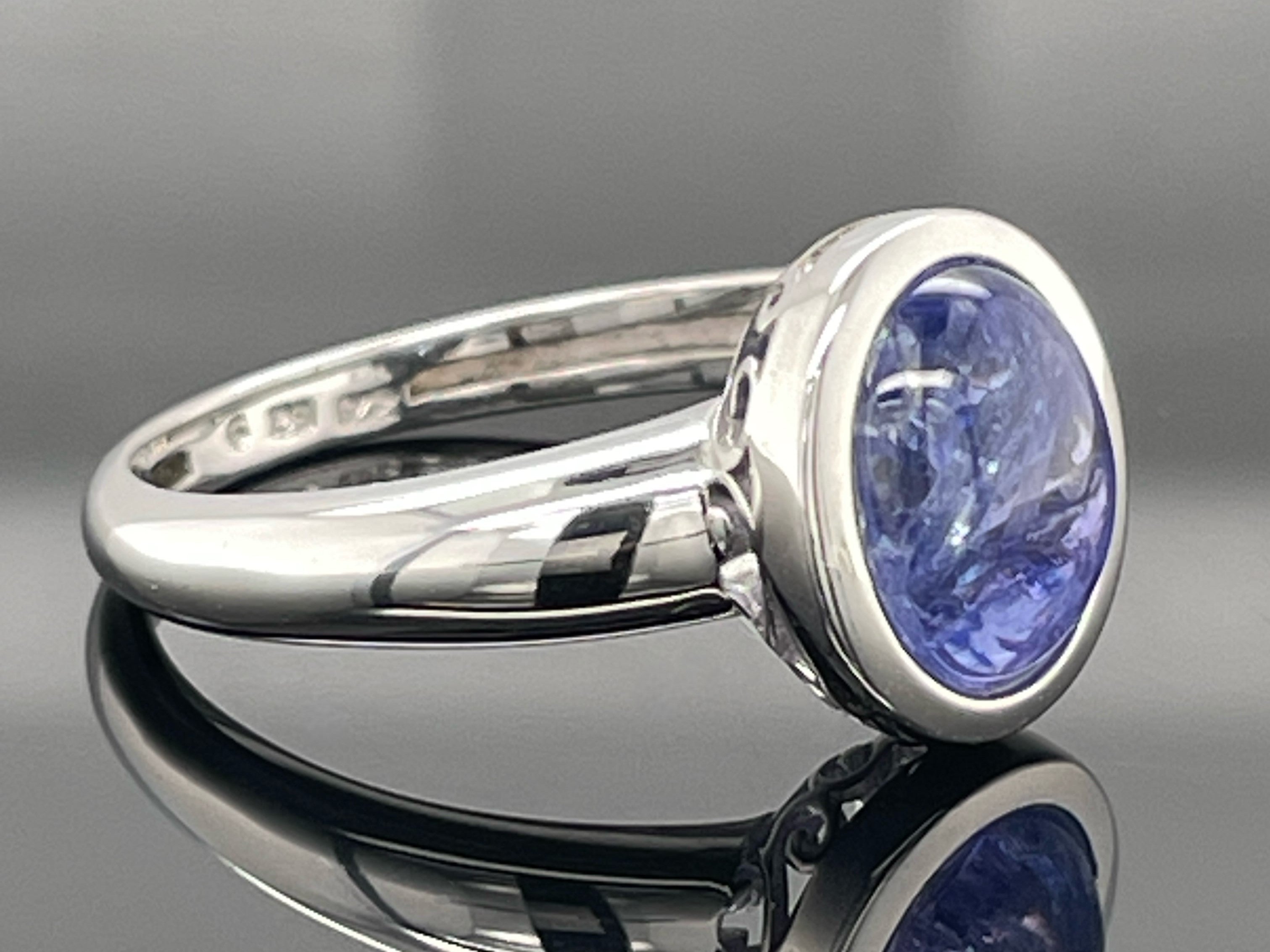 RING AUS 375/- WEIßGOLD MIT TANSANIT ( CA. 2,41 ct.)