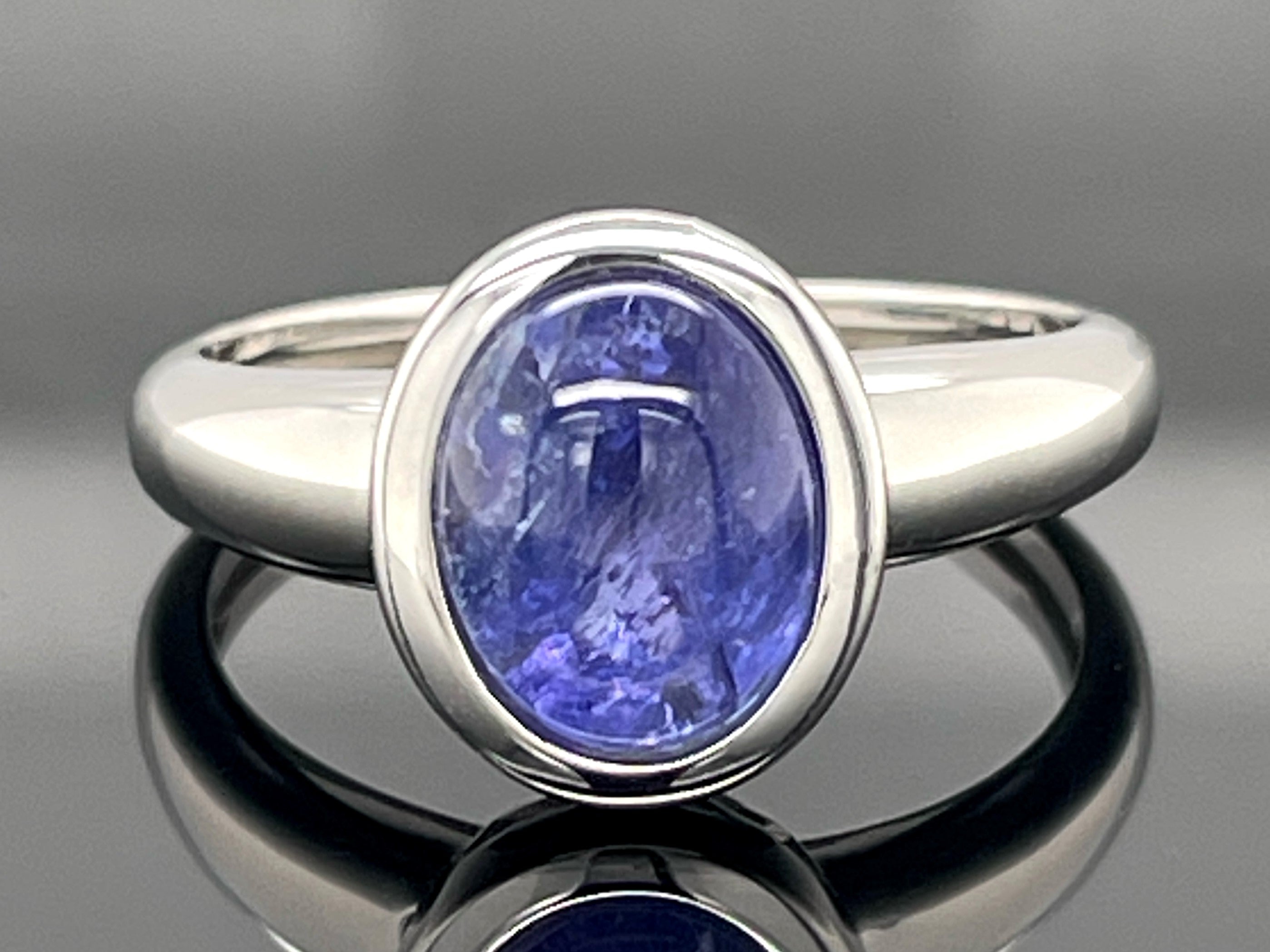 RING AUS 375/- WEIßGOLD MIT TANSANIT ( CA. 2,41 ct.)