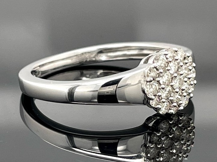 RING AUS 375/- WEIßGOLD MIT BRILLANTEN  (GES. CA. 0,30 ct.)