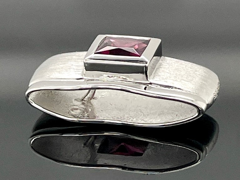 GLEITER AUS 925/- SILBER RHODINIERT MIT RHODOLITH (CA.0,82 ct.)