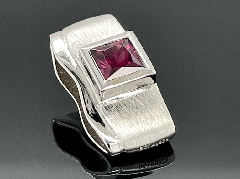 GLEITER AUS 925/- SILBER RHODINIERT MIT RHODOLITH (CA.0,82 ct.)