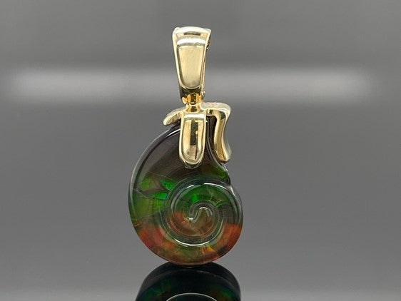 CLIP-ANHÄNGER AUS 375/- GELBGOLD MIT AMMOLIT/BERGKRISTALL/ONYX-TRIPL. BEH.