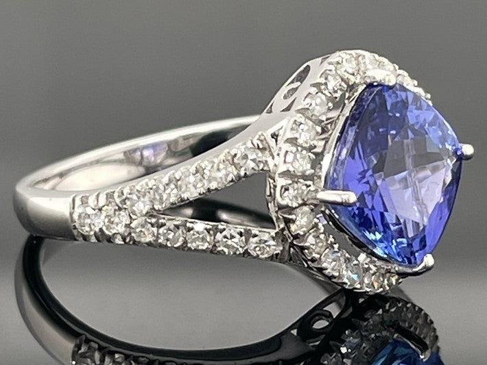 RING AUS 585/- WEIßGOLD MIT TANSANIT & DIAMANTEN