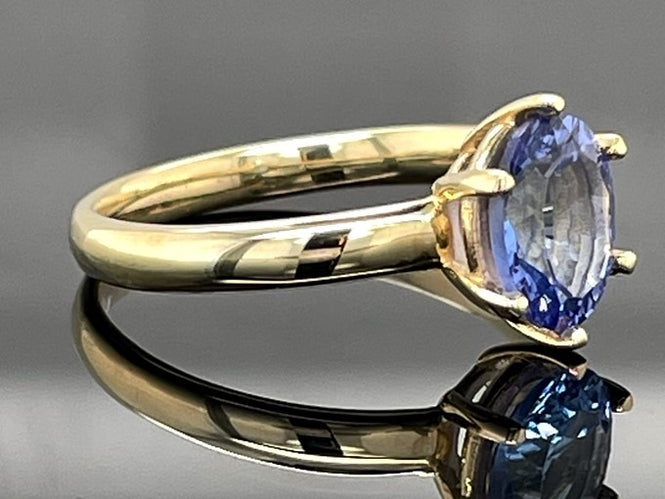 RING AUS 375/- GELBGOLD MIT TANSANIT ( CA. 1,06 ct.)