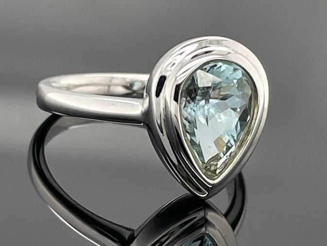 RING AUS 375/- GOLD RHODINIERT MIT SANTA MARIA AQUAMARIN (CA. 1,38 ct.)